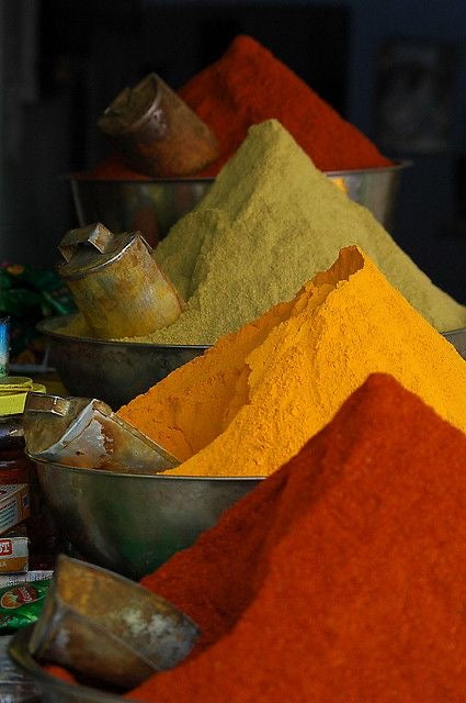 piles of different spices to represent the scent category spicy for the brand defrei  